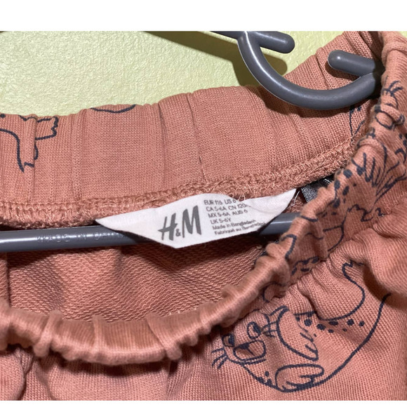 H&M Baby Seal Crewneck and Skirt Set US size 6 GUC - Picture 8 of 9